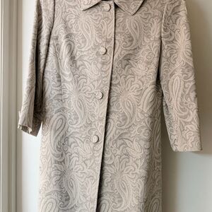 Lovely LOFT Cream and Silver Metallic Button-Up Jacket size 4
